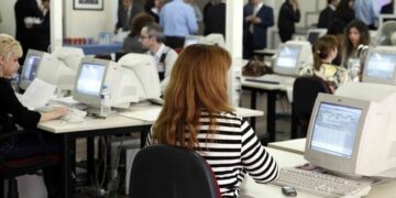 Εργασιακά: Στο επίκεντρο η 4ημερη απασχόληση, ψηφιακή κάρτα και πλαφόν στις υπερωρίες