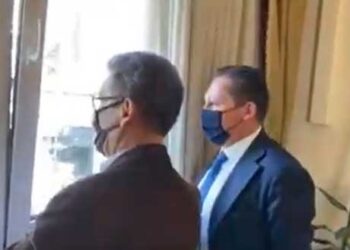 Η επική αντίδραση του Στέλιου Πέτσα για τη δήλωση Άδωνι Γεωργιάδη και το “βαθούλωμα” της πλατείας Κοζάνης -VIDEO