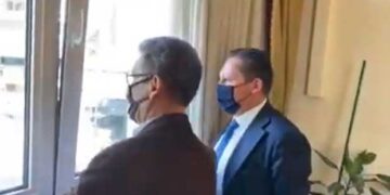 Η επική αντίδραση του Στέλιου Πέτσα για τη δήλωση Άδωνι Γεωργιάδη και το “βαθούλωμα” της πλατείας Κοζάνης -VIDEO