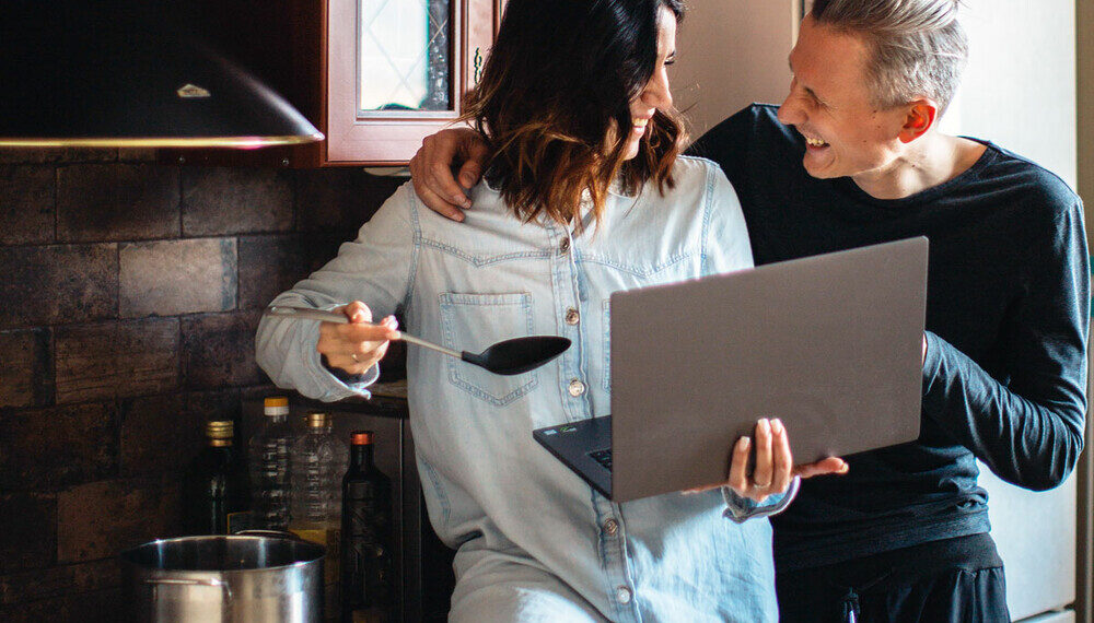 Θα φανταζόσασταν τη ζωή σας στην πανδημία χωρίς κινητό και ίντερνετ;