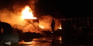 Πτολεμαΐδα: Φωτιά σε επιχείρηση ελαστικών στη νότια έξοδο της πόλης- επιχειρεί η πυροσβεστική