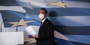 Σταϊκούρας: Αποζημίωση έως 4.000 ευρώ στα καταστήματα που έμειναν κλειστά σε Θεσσαλονίκη, Αχαΐα και Κοζάνη
