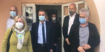 Το κλιμάκιο ΕΟΔΥ-Υπ. Υγείας στο Μαμάτσειο: Τι αποφασίστηκε για το νοσοκομείο, τις ιδιωτικές δομές – Η απάντηση για την πτώση των κρουσμάτων τοπικά και το λιανεμπόριο-VIDEO