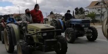 Αγροτικός σύλλογος Αμυνταίου: Με μεγάλη επιτυχία και μαζική συμμετοχή των αγροτών ολοκληρώθηκε η σημερινή διαμαρτυρία με τρακτέρ