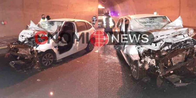 Τροχαίο ατύχημα σε τούνελ στον δρόμο Βέροιας-Κοζάνης : Εγκλωβίστηκε οδηγός (φωτο)