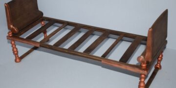 Εορδαία: Μοναδική κλίνη 2.100 ετών με τα σύμβολα του θεού Απόλλωνα