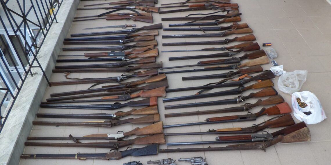 Ολόκληρο οπλοστάσιο είχε 59χρονος σε περιοχή της Ημαθίας – Είχε στην κατοχή του 47- κυνηγετικά όπλα,  -3- περίστροφα και -238- φυσίγγια