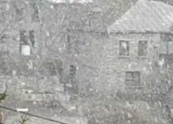 ΤΩΡΑ: Πυκνή χιονόπτωση στο Νυμφαίο