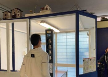 Σχολεία: Χτύπησε το πρώτο κουδούνι στα Λύκεια – Με self test και θερμομετρήσεις μπαίνουν οι μαθητές στις τάξεις