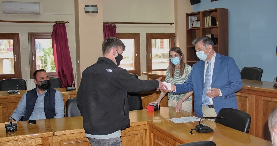 Επιβραβεύτηκαν οι μαθητές που διακρίθηκαν στον Μαθητικό Διαγωνισμό ‘’Προγραμματισμός στο σπίτι-Proggrαming@home’’ , από τον Δήμο Αμυνταίου