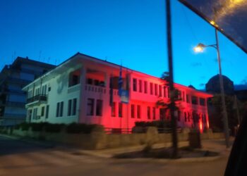 Δήμος Εορδαίας: Εκδήλωση μνήμης της Γενοκτονίας των Ελλήνων του Πόντου: Στα κόκκινα φωτίστηκε το Δημάρχείο