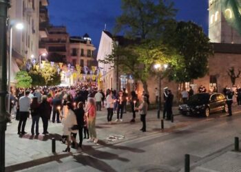 Χριστός Ανέστη!- Πλήθος πιστών στον Ι.Μ.Ν του Αγίου Νικολάου στην Κοζάνη