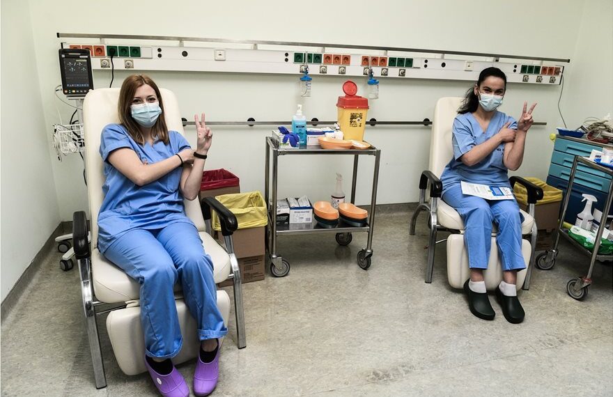 Πότε πάμε στον γιατρό μετά το εμβόλιο κορωνοϊού