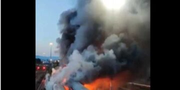 Θεσσαλονίκη: Φωτιά σε βαγόνια στον σιδηροδρομικό σταθμό