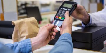 Ηλεκτρονικές αποδείξεις: Ποιοι απαλλάσσονται από την υποχρέωση του 30% -Οι 6 κατηγορίες, τα πέναλτι