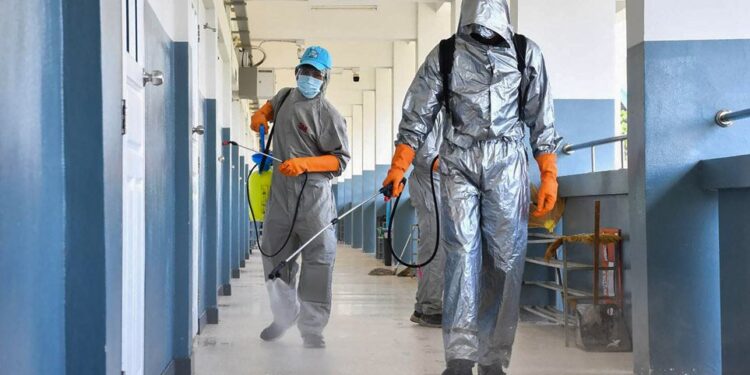 Τι προβλέπουν οι ειδικοί για την πανδημία το φθινόπωρο και τον χειμώνα – Θα έχουμε νέο κύμα;