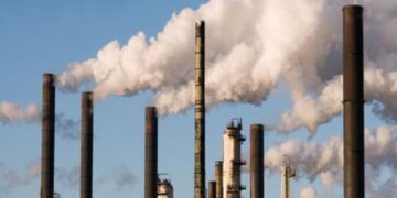 Πόσο κοστίζει στη ΔΕΗ το νέο ράλι στις τιμές των δικαιωμάτων εκπομπής CO2