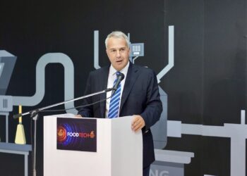 Καταργεί – με υπουργική απόφαση – την πολιτογράφηση των αλλοδαπών ο Βορίδης