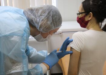 Εμβολιασμοί: Ανοίγουν και για άτομα ηλικίας 30-49 χρόνων τη Μεγάλη Εβδομάδα