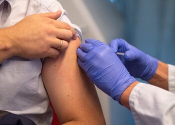 Εμβόλια για τον κορωνοϊό: Άνοιξε η πλατφόρμα εμβολιασμού των 45-49 – Αγώνας δρόμου για το τείχος ανοσίας
