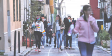 Ανοιχτά την Κυριακή εμπορικά, σούπερ μάρκετ, κομμωτήρια -Τι SMS στέλνουμε