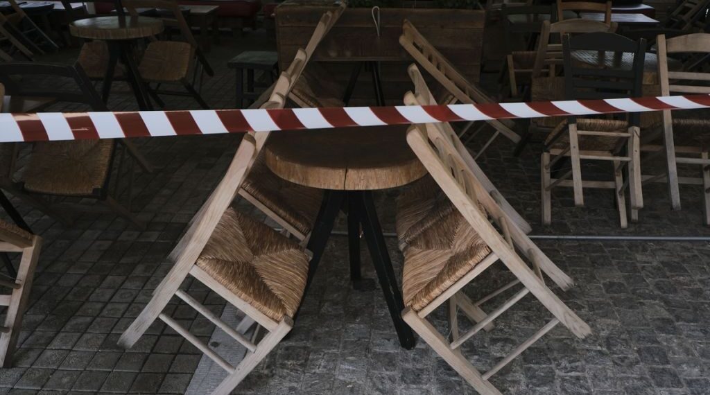 Πιο διευρυμένο ωράριο σε καφέ, μπαρ και εστιατόρια από τις 15 Μαΐου προανήγγειλε ο Γεωργιάδης