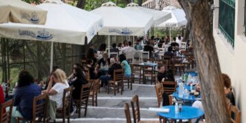 Lockdown: Τα επόμενα βήματα στη λειτουργία της εστίασης – Ποια μέτρα θα αρθούν και πότε