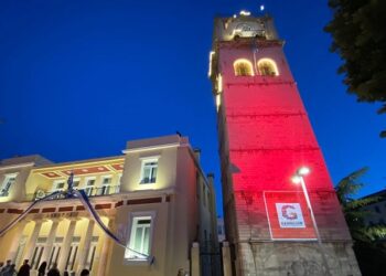 Φωταγωγήθηκε με κόκκινο χρώμα το Δημαρχείο Κοζάνης για την επέτειο από τη Γενοκτονία των Ποντίων