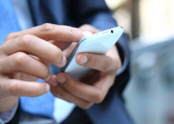 Κι επίσημα η ημερομηνία που βάζει «ταφόπλακα» στα sms στο 13033
