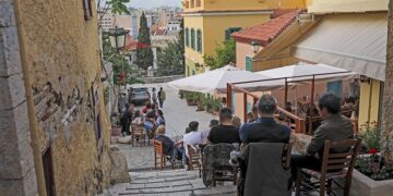 Συναγερμός για τον εφησυχασμό και τη μη τήρηση των μέτρων: Δεν τελείωσε η πανδημία, θα αυξηθούν οι έλεγχοι