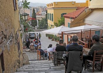 Lockdown: Σήμερα οι ανακοινώσεις για μετακινήσεις, απαγόρευση κυκλοφορίας και λιανεμπόριο