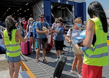 Lockdown: Τι αλλάζει στη ζωή μας από την Παρασκευή – Μετακινήσεις, SMS, λιανεμπόριο και τουρισμός