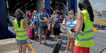 Lockdown: Τι αλλάζει στη ζωή μας από την Παρασκευή – Μετακινήσεις, SMS, λιανεμπόριο και τουρισμός