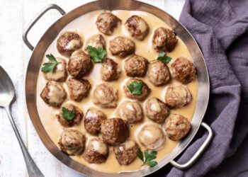 Σουτ μακάλο: Η παραδοσιακή συνταγή για κεφτεδάκια με σάλτσα από τη Φλώρινα