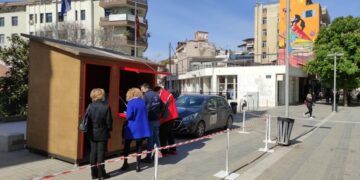 Κοζάνη: 156 αρνητικά rapid tests για covid 19 στην κεντρική πλατεία