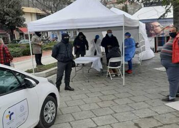 Έλεγχοι ταχείας ανίχνευσης κορωνοϊού (rapid tests) στην κεντρική πλατεία Πτολεμαΐδας την Κυριακή