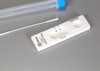 Θεσσαλονίκη: Προσφυγή κατά των self test στο ΣτΕ από τρεις εκπαιδευτικούς, δύο δικηγόρους και έναν ιερέα