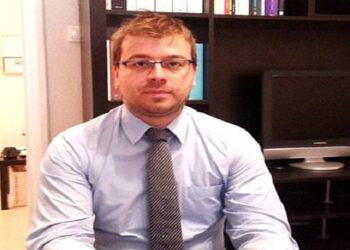 Η νέα διαδικασία έκδοσης συντάξεων είναι μια ριζοσπαστική ιδέα, επειδή για πρώτη φορά εισάγεται στη δημόσια διοίκηση, η επίλυση προβλημάτων με την βοήθεια ιδιωτών – επαγγελματιών- Γράφει ο Ηλίας Σιδέρης