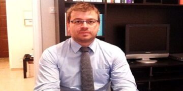 Η νέα διαδικασία έκδοσης συντάξεων είναι μια ριζοσπαστική ιδέα, επειδή για πρώτη φορά εισάγεται στη δημόσια διοίκηση, η επίλυση προβλημάτων με την βοήθεια ιδιωτών – επαγγελματιών- Γράφει ο Ηλίας Σιδέρης