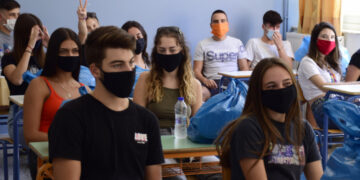 Μακρή: Με το ίδιο self test στα σχολεία και τα φροντιστήρια οι μαθητές της Γ’ Λυκείου -Χαμηλό το ποσοστό κρουσμάτων