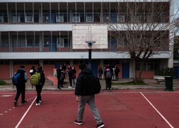 Σκέψεις για εμβολιασμό μαθητών 12-15 ετών πριν από τον Σεπτέμβριο -Τι αποκαλύπτει ειδικός