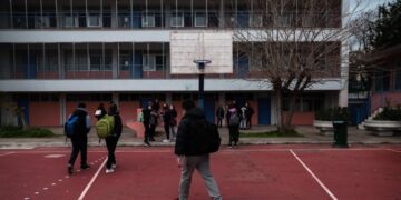 Σκέψεις για εμβολιασμό μαθητών 12-15 ετών πριν από τον Σεπτέμβριο -Τι αποκαλύπτει ειδικός