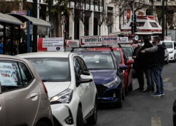 Δίπλωμα οδήγησης: Εξετάσεις στα 17, κάμερες στα οχήματα – Ολες οι αλλαγές