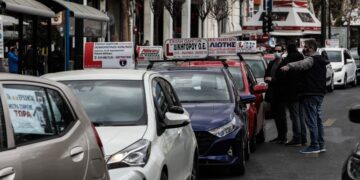 Δίπλωμα οδήγησης: Εξετάσεις στα 17, κάμερες στα οχήματα – Ολες οι αλλαγές