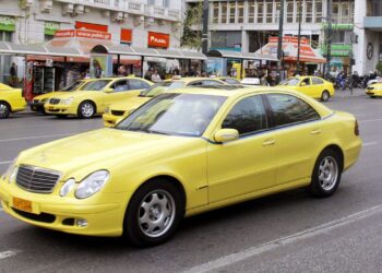 Ταξί-κορωνοϊός: Αλλάζει το όριο των επιβατών -Πόσοι επιτρέπονται