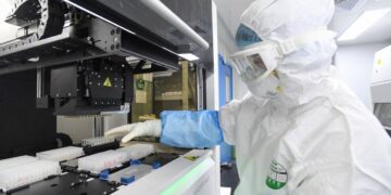 Wall Street Journal: Από εργαστήριο ο κορωνοϊός; – Τρεις ερευνητές στην Ουχάν είχαν συμπτώματα από τον Νοέμβριο του 2019!