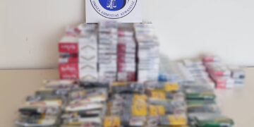 Σύλληψη δύο ατόμων στην Πτολεμαΐδα   για κατοχή 391 πακέτων αφορολόγητων τσιγάρων και 3 κιλών και 750 γραμμαρίων αδασμολόγητου καπνού