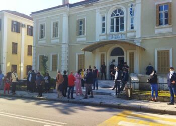 Σοκαριστικές μαρτυρίες των υπαλλήλων της ΔΟΥ Κοζάνης: «Είπε ότι ήταν τρελός και έψαχνε τον επόμενο- Μυρωδιά αίματός παντού- Έπαιζε το Χάρο και έπαιρνε ζωές- Όποιος δεν έτρεχε θα είχε την τύχη του Πέτρου»