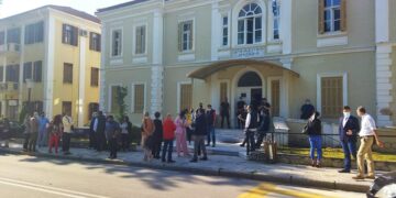 Σοκαριστικές μαρτυρίες των υπαλλήλων της ΔΟΥ Κοζάνης: «Είπε ότι ήταν τρελός και έψαχνε τον επόμενο- Μυρωδιά αίματός παντού- Έπαιζε το Χάρο και έπαιρνε ζωές- Όποιος δεν έτρεχε θα είχε την τύχη του Πέτρου»