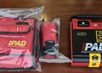 Την τοποθέτηση απινιδωτών σε όλους τους αθλητικούς χώρους και τις σχολικές μονάδες ζητάει ο Ιατρικός Σύλλογος